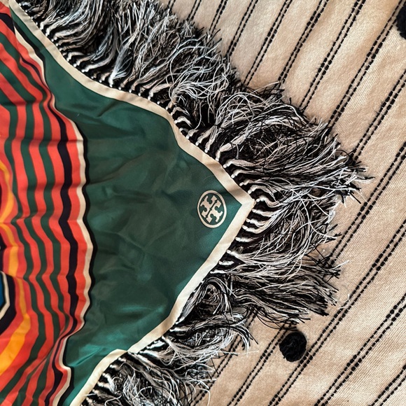 Silk extra large TB scarf - Picture 2 of 4